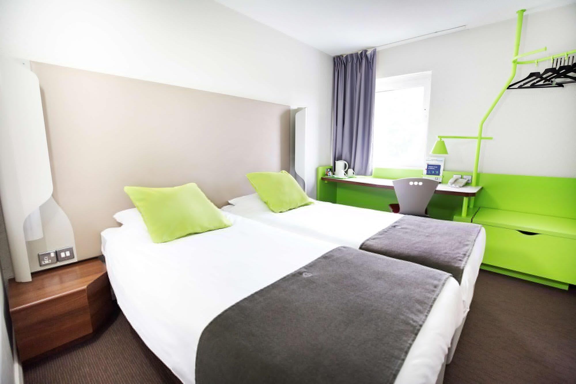 Campanile Swindon Hotel Exterior photo