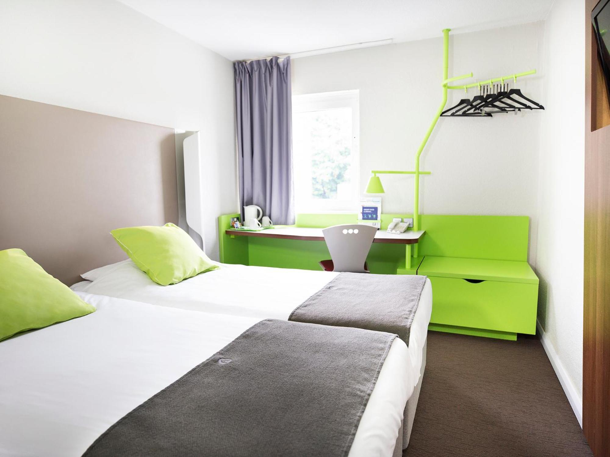 Campanile Swindon Hotel Exterior photo