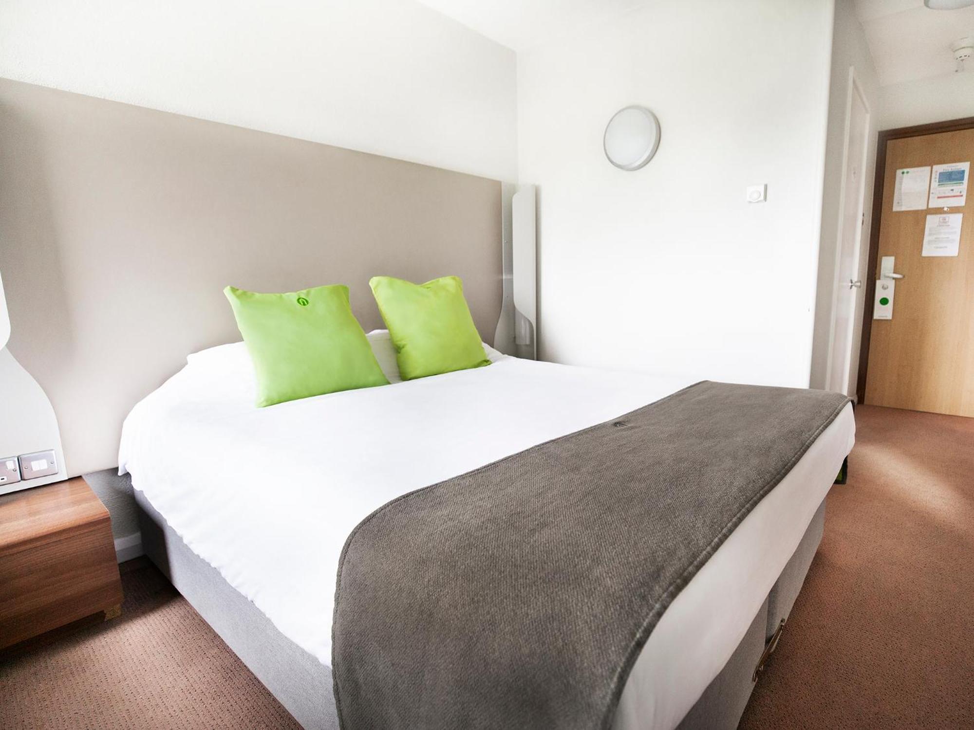 Campanile Swindon Hotel Exterior photo